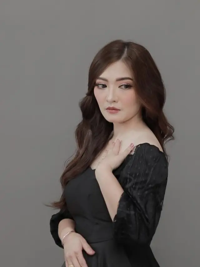 manaratelmostaqbal.net, Jakarta Penyanyi Itammar Sembiring menyapa pendengar dengan single terbarunya berjudul "Secepat Ini". Sebuah karya sebagai bentuk monumen cinta dan persembahan terakhirnya untuk suami tercinta yang telah berpulang.