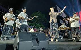 Salah satu daya tarik utama dari rangkaian acara BAF kali ini adalah penampilan musik etnik dari berbagai daerah di Indonesia. Para seniman dan musisi tradisional tampil memukau penonton dengan alat musik khas seperti gamelan, angklung, sasando, dan alat musik tradisional lainnya.