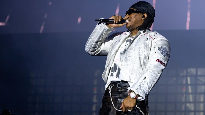 Dem Grammy Gewinner und HipHop-Produzent Metro Boomin wird Vergewaltigung vorgeworfen. Metro Boomin soll eine Frau 2016 missbraucht haben, die von ihm schwanger geworden sein soll. Das mutmaßliche Opfer soll die Schwangerschaft abgebrochen haben.