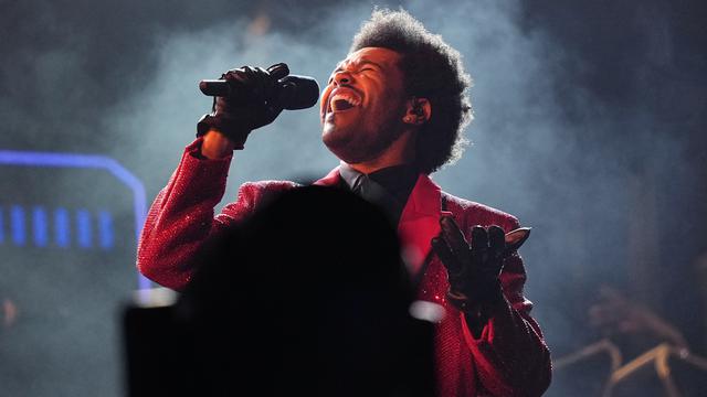 Lagu "Blinding Lights" milik The Weeknd telah mencatatkan prestasi luar biasa di industri musik dunia. Dirilis pada akhir tahun 2019 sebagai bagian dari album "After Hours," lagu ini tidak hanya mendapatkan pujian kritis, tetapi juga menorehkan sejarah sebagai salah satu lagu paling ikonik dan sukses secara komersial di abad ke-21.